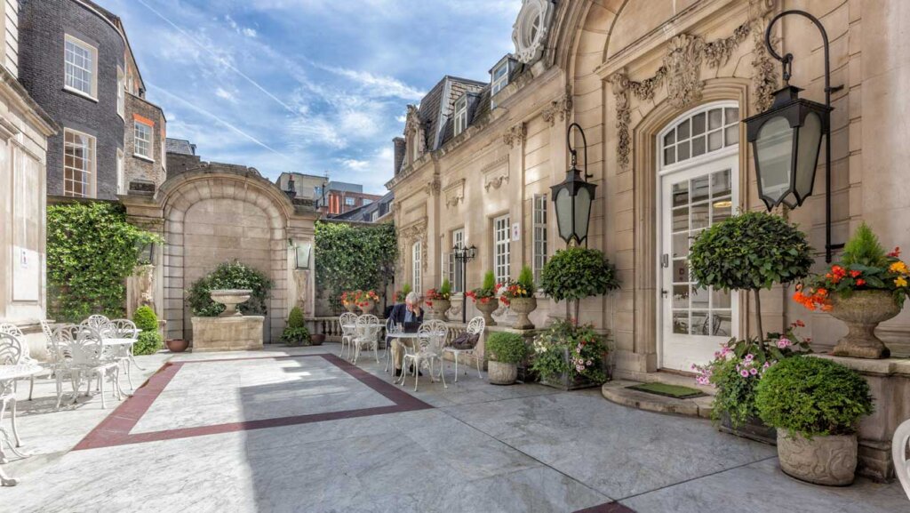 dartmouth house courtyard